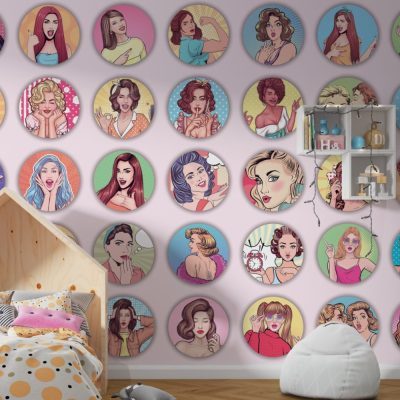 Pembe Tonlarında Retro Tarzı Bayan Figürlü Duvar Kağıdı