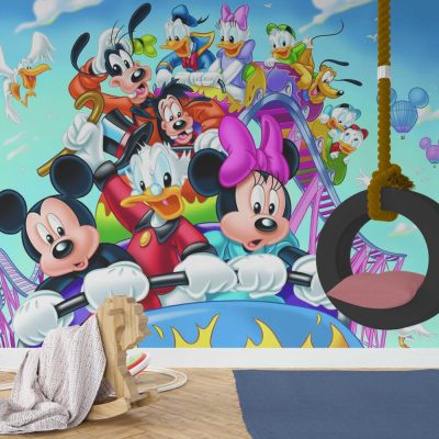 Eğlence Dünyası Mickey ve Minnie Mouse'un Neşeli Lunapark Macerası Duvar Kağıdı