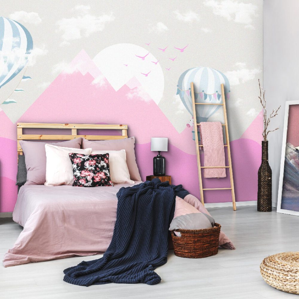Uçan Balonlar Soft Pembe Dağlar Arasında Süzülen Uçan Balonların Rüyası Duvar Kağıdı