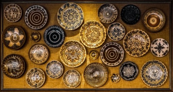 Eski Çağların Sanatsal İzleri Tabak Desenleriyle Duvar Kağıdı