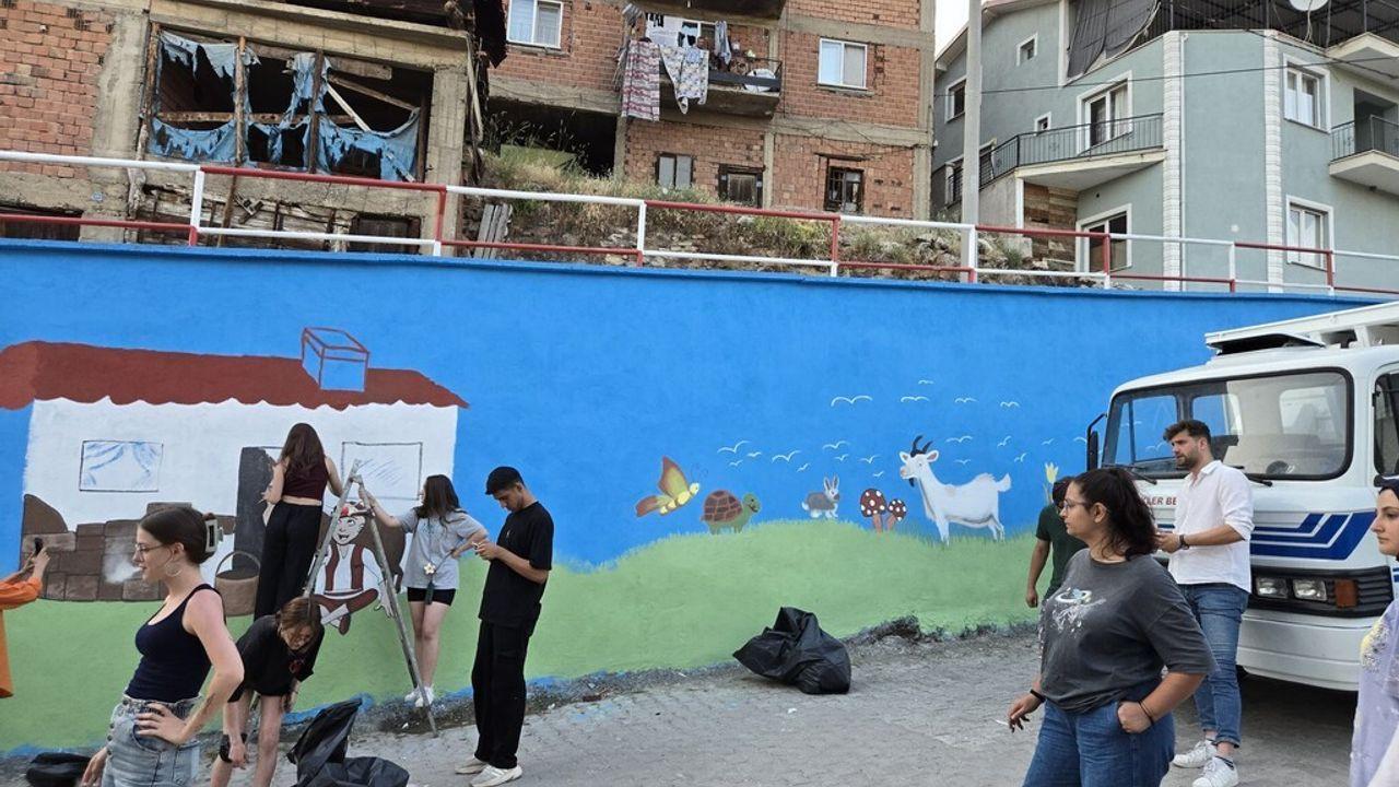 Boş Duvarları Sanatsal Bir Galeriye Dönüştürmenin Pratik Yolları